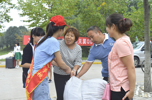 必威官方首页官网志愿迎新服务展风采