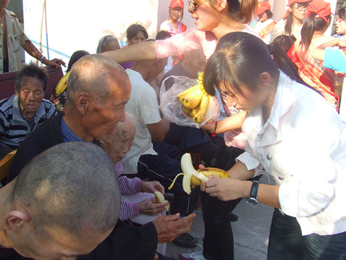 必威官方首页官网举行重阳节“情暖重阳节，爱在夕阳红”文艺汇演活动