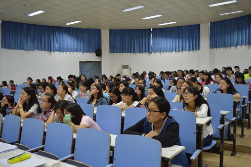 必威官方首页官网积极组织学子参加大学生心理健康观影活动