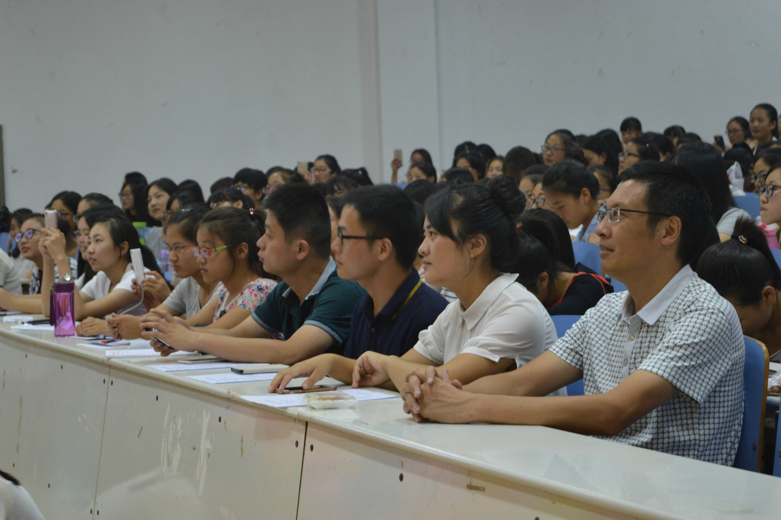 必威官方首页官网成功举办“花晨月夕共团圆”中秋晚会